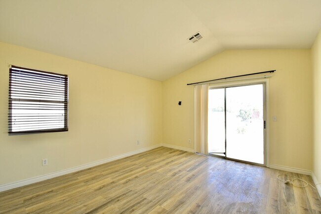 Foto del edificio - Charming 3-Bedroom, 2.5-Bath Two-Story Hom...
