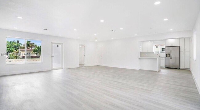 Foto del edificio - 105 NE 213th St