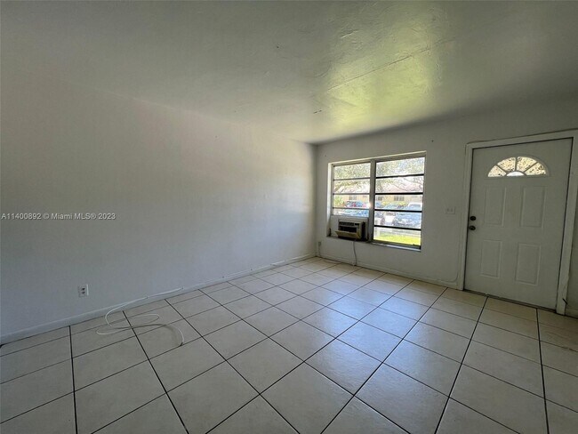 Building Photo - 2210 NE 170th St