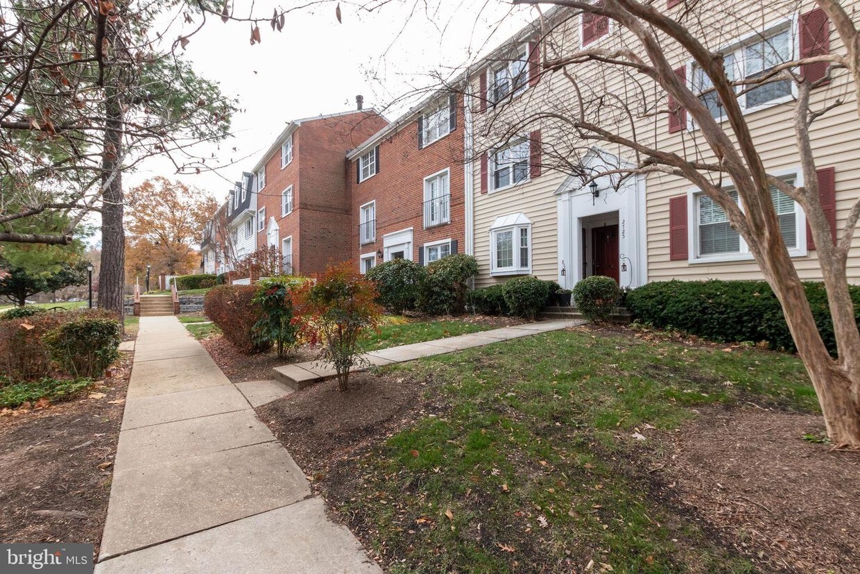 2725 S Walter Reed Dr Unit B, Arlington, VA 22206 Condo for Rent in