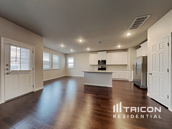 Building Photo - 207 Eves Necklace Drive Buda TX