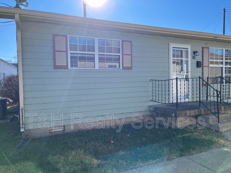 520 S Pike St Unit 2, Shelbyville, IN 46176 Condo for Rent in