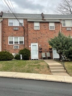 Front Entrance - 67 Bridge St