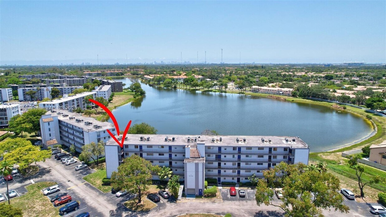 Foto principal - 8720 N Sherman Cir