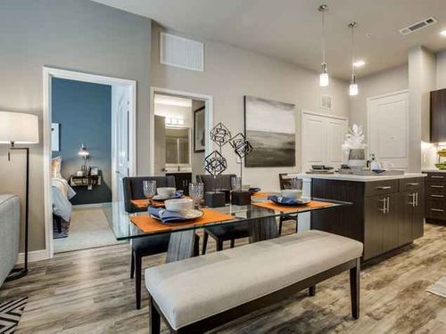 Foto del edificio - 1050 Galatyn Pkwy