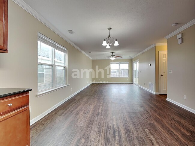 Building Photo - 8 Sunnydale Ln