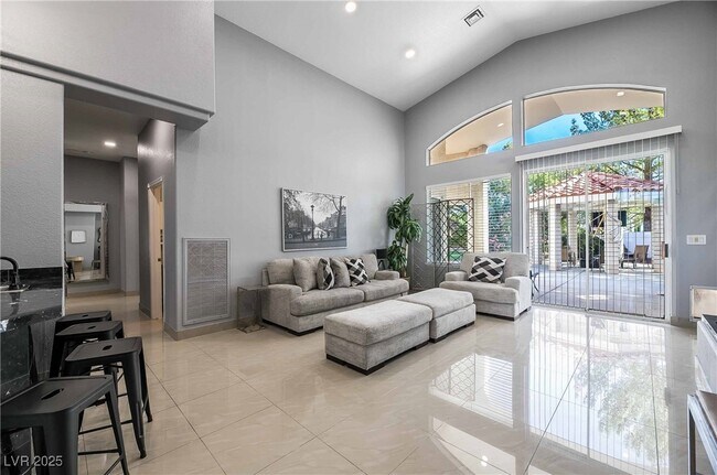 Foto del edificio - 1400 Castle Crest Dr