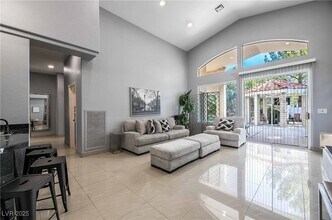 1400 Castle Crest Dr