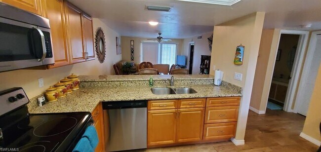 Building Photo - 13090 Cross Creek Ct
