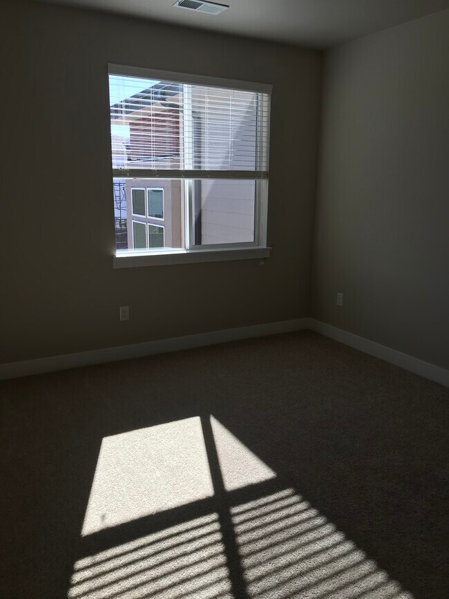 Master bedroom - 14341 E Tennessee Ave