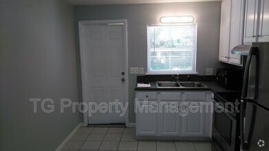 Building Photo - 209 7th St S