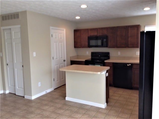 Building Photo - 903 Regency Court