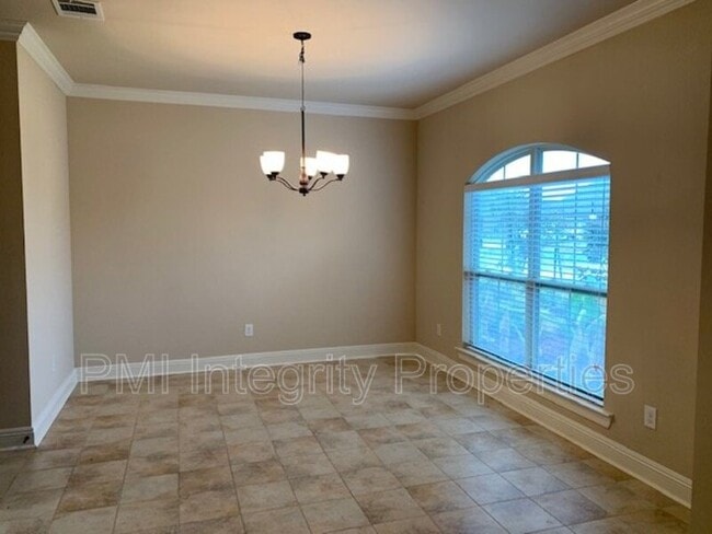 Building Photo - 315 Forest Grove Dr