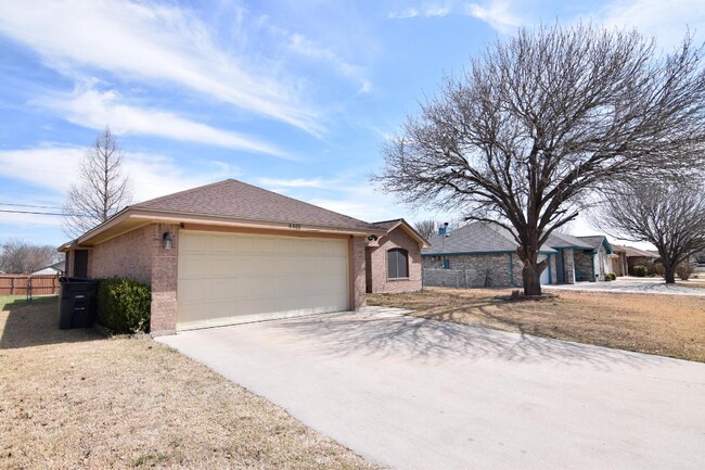 Building Photo - 4401 Chantz Dr