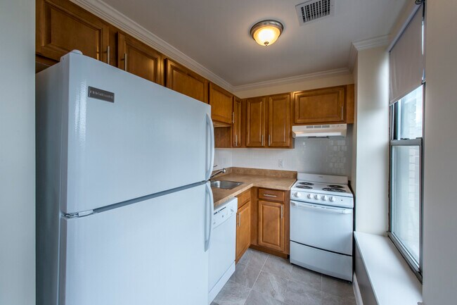 Building Photo - 1105 Boylston St
