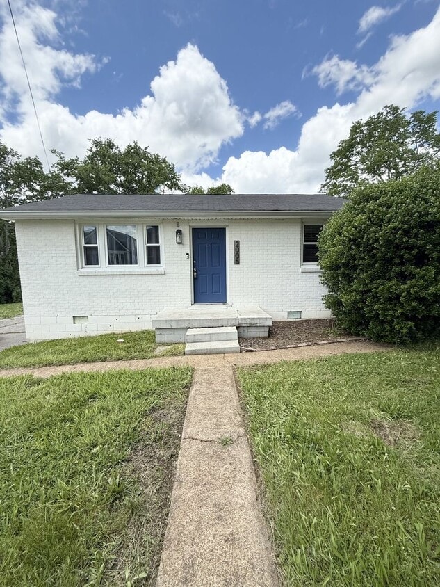 Primary Photo - Charming 2 Bedroom, 1 Bath house in the he...