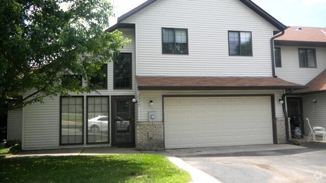 Building Photo - 2349 Cottage Dr