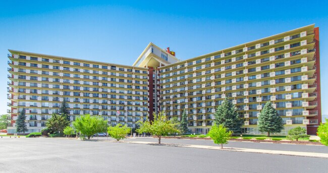 Building Photo - 411 Lakewood Cir