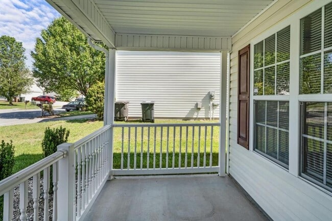 Building Photo - 3005 Woodbluff Dr