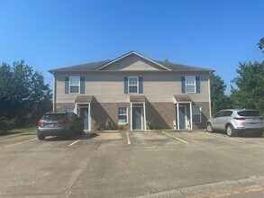 Building Photo - 822 Oak Arbor Ct