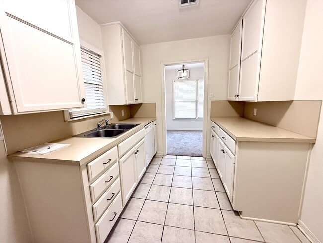 Building Photo - 2903 N.Commerce