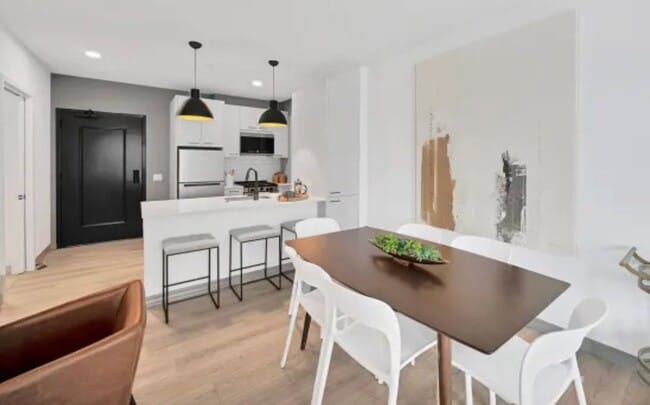 Foto del edificio - 2150 N Elston Ave
