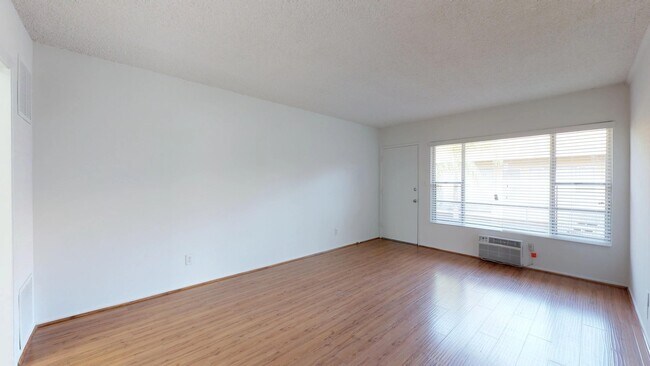 Building Photo - 351 S Manhattan Pl