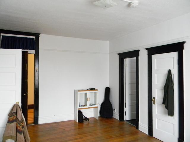 Interior - 215 E 18th St