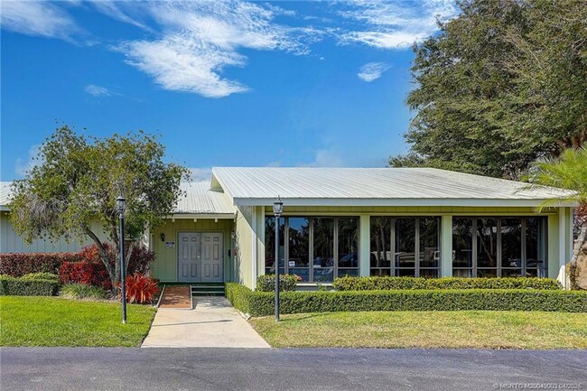 Foto del edificio - 800 NW Fork Rd