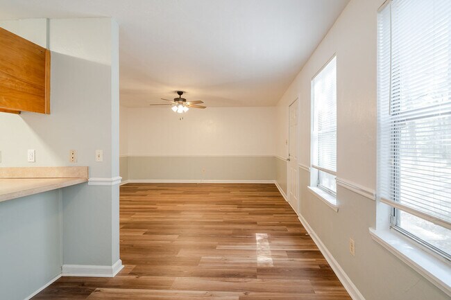 Foto del edificio - 1818 Sylvan Ct