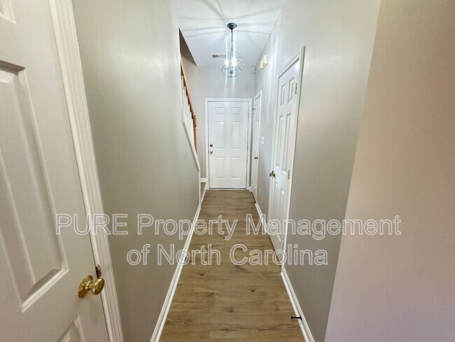 Building Photo - 7807 Lennoxshire Ln