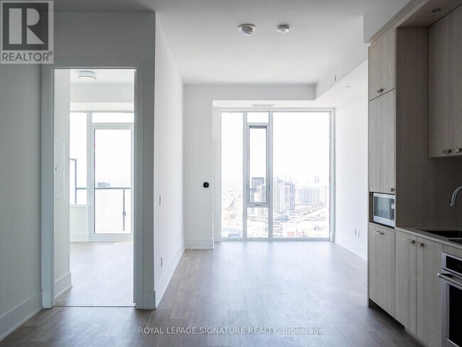 Photo du bâtiment - 470-3470 Front St W