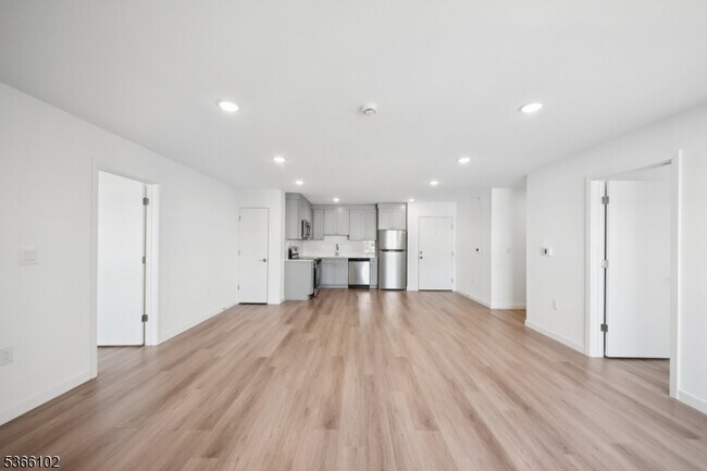 Building Photo - 369 18th Ave