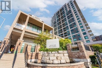 Building Photo - 1215 Bayly St