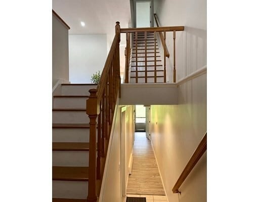 Foto del edificio - 82 Camelot Dr