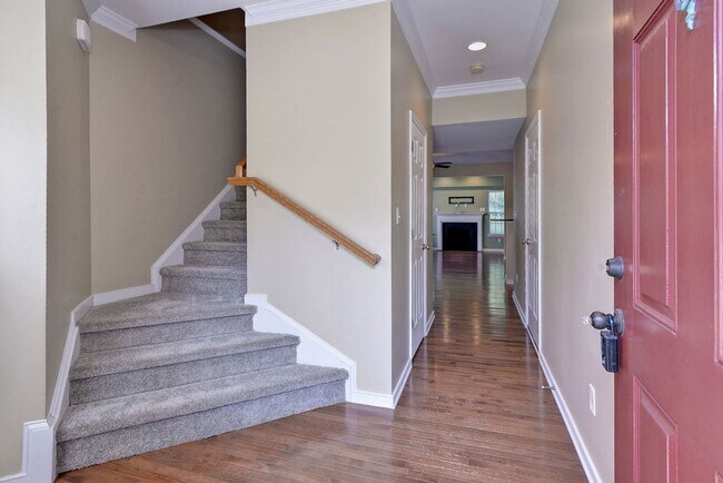 Foto del edificio - End unit Townhome in Riverwalk Townes