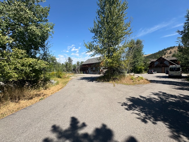 Building Photo - 4944 Hugo Way