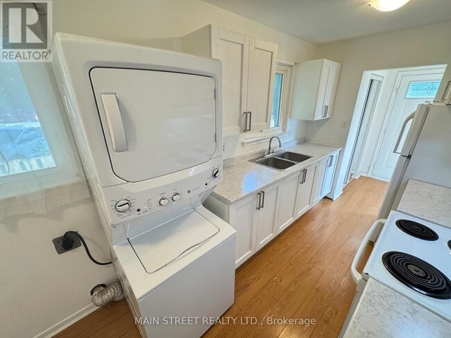 Building Photo - 766 Sunnypoint Dr