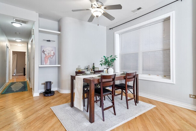 Foto del edificio - 3103 N Oakley Ave