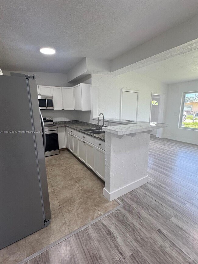 Foto del edificio - 4341 NE 18th Ave