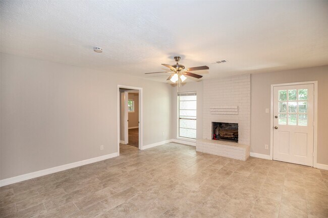 Foto del edificio - 802 Wavecrest Ln