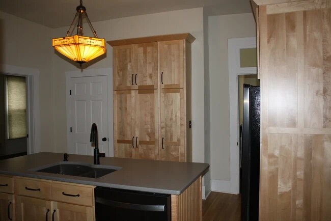 Foto del edificio - 401 S Dunn St