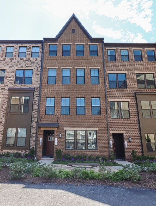 Stunning 3 Bed 2.5 Bath, Newer Condo-Style... - Stunning 3 Bed 2.5 Bath, Newer Condo-Style...