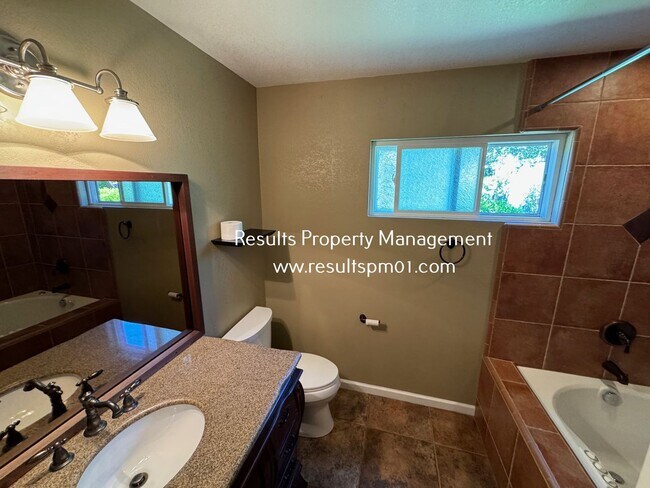 Building Photo - Rocklin 3 Bed 2 Bath Gem