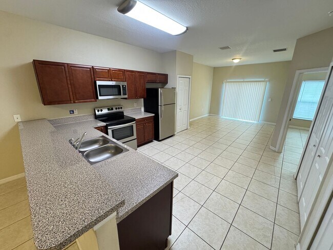 Building Photo - Gorgeous 3/2 Home