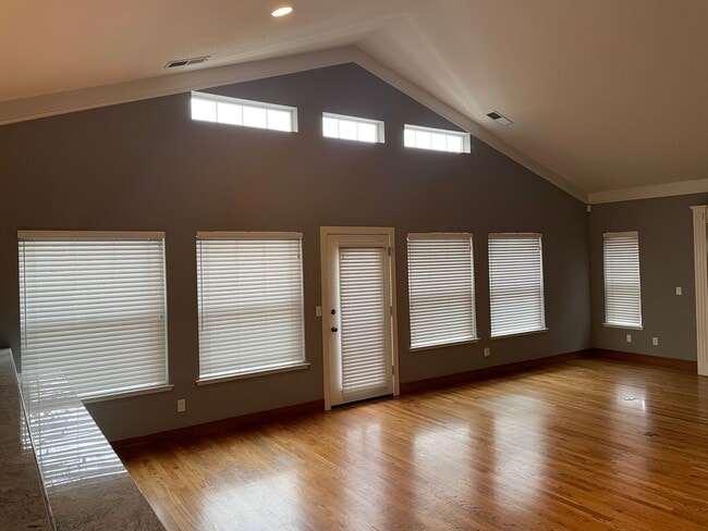 Photo - I STREET/22ND CORNER Apartment