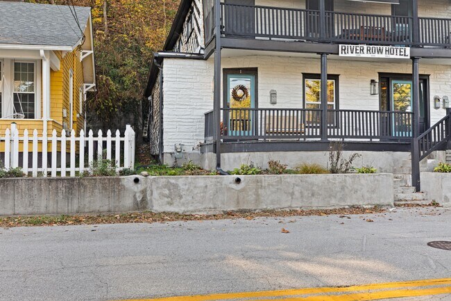 Foto del edificio - 619 Taylor Ave