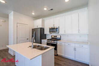 Building Photo - 5801 S Garnet Dr