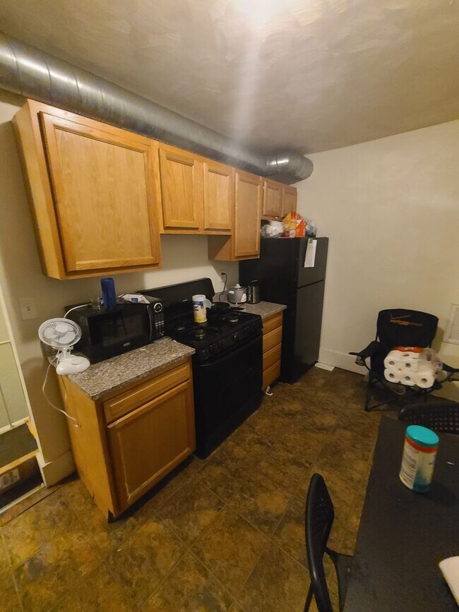 349 Atwood St Unit Upstairs, Pittsburgh, PA 15213 Room for Rent in