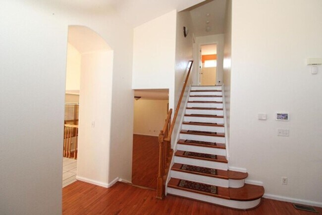 Foto del edificio - Beautiful 3bd, 3 bath single family home bedroom for rent in Aurora 80016